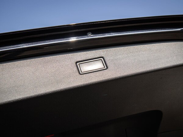 elektrisch bedienbare achterklep met sensorsturing