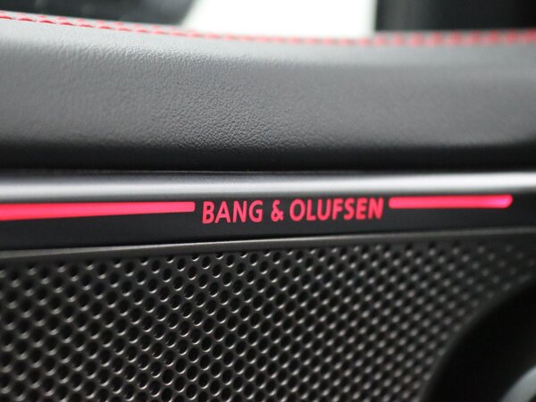 Bang & Olufsen luidsprekers in de hoofsteunen vóór