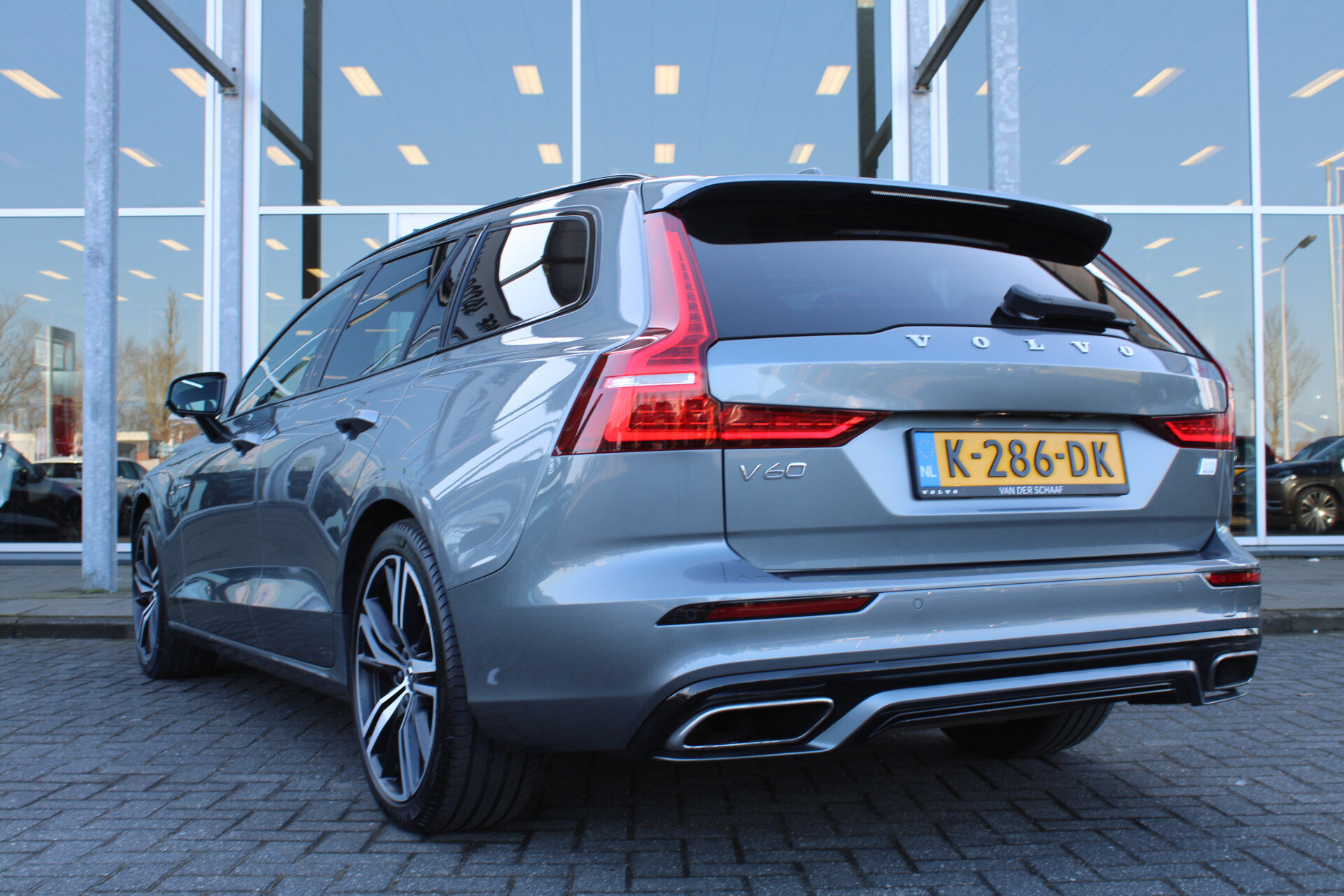 Volvo V60 T6 Automaat Recharge AWD R-Design - Afbeelding 3