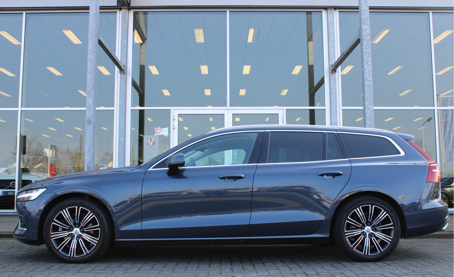 Volvo V60 B3 R-Design - Afbeelding 2