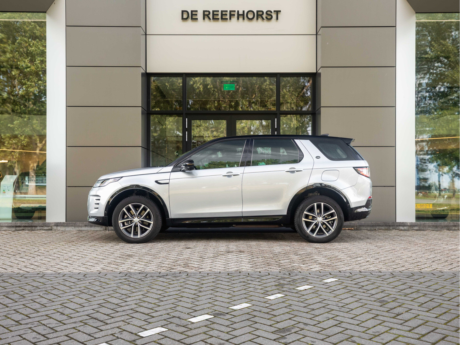 Land Rover Discovery Sport P300e 309pk AWD Dynamic PHEV SE - Afbeelding 2