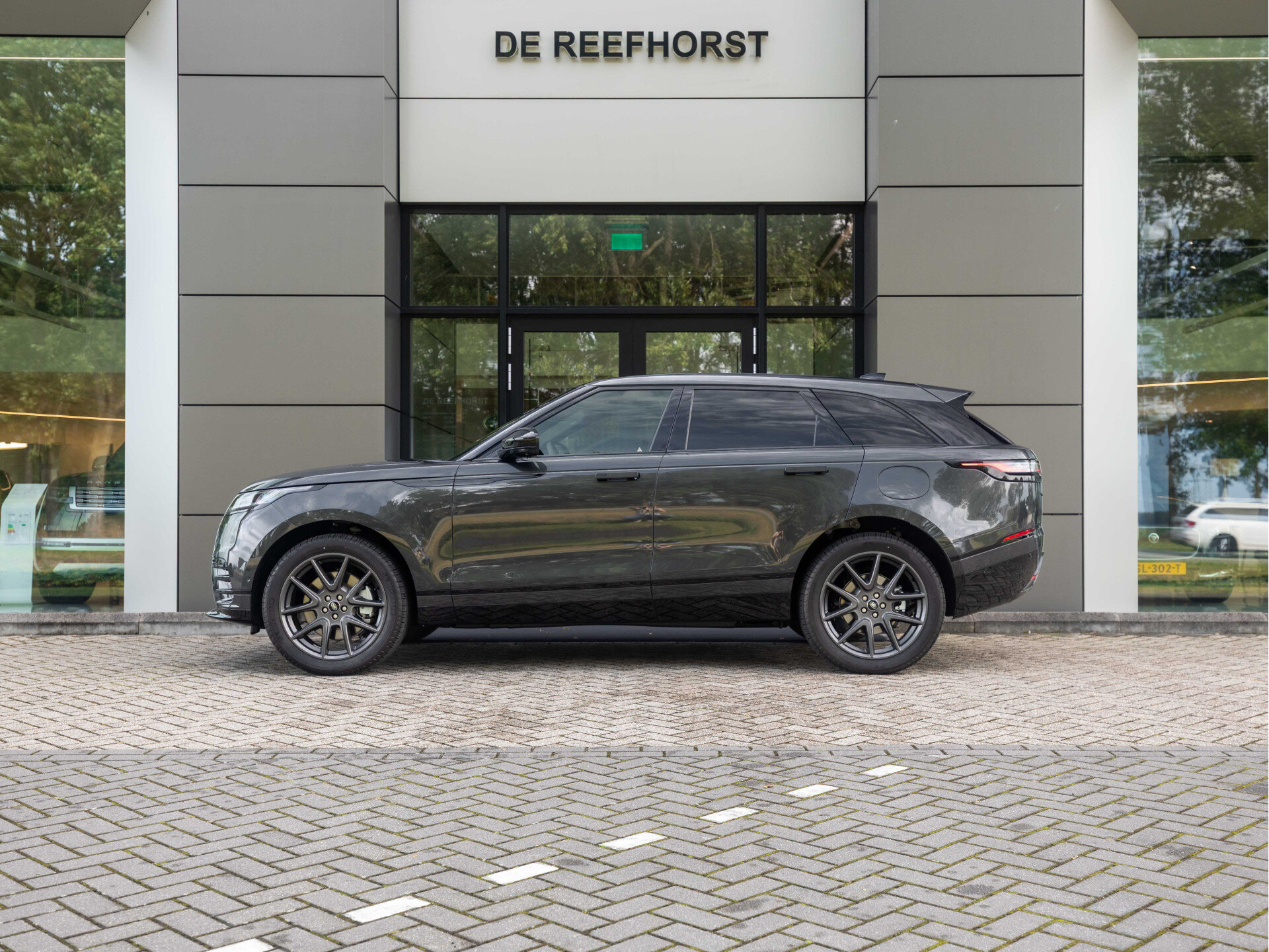 Land Rover Range Rover Velar P400e AWD Graphite Edition PHEV - Afbeelding 2