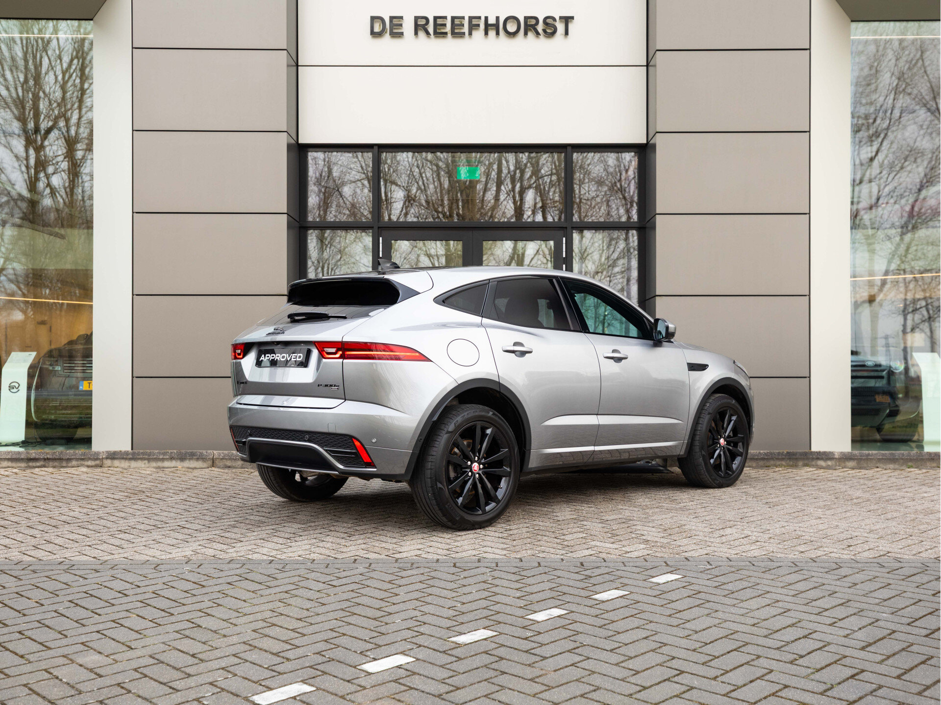 Jaguar E-PACE P300e AWD R-Dynamic SE - Afbeelding 2