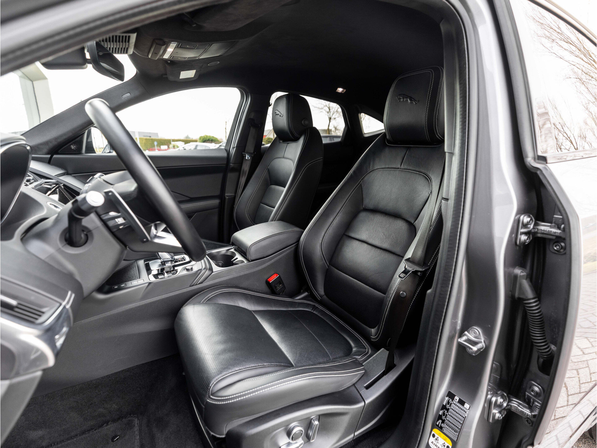 Jaguar E-PACE P300e AWD R-Dynamic SE - Afbeelding 4