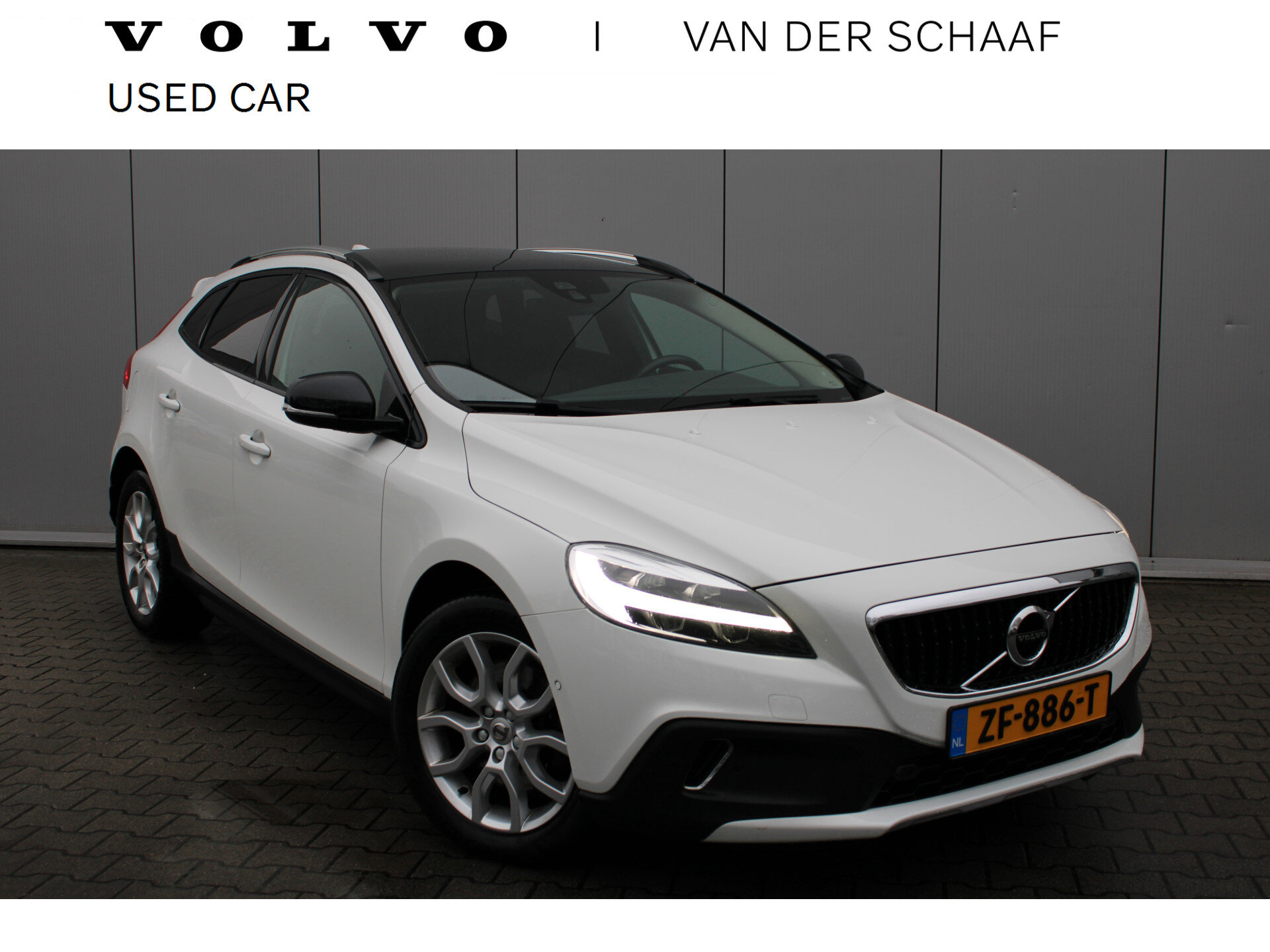 Volvo V40 Cross Country T3 automaat Polar+ Luxury | Trekhaak | Harman Kardon | Keyless