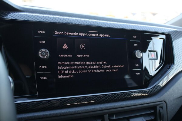 Apple Carplay/Android Auto Apple Carplay/Android Auto