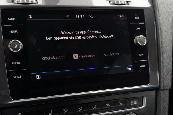 Apple Carplay/Android Auto Apple Carplay/Android Auto