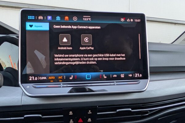 Apple Carplay/Android Auto Apple Carplay/Android Auto