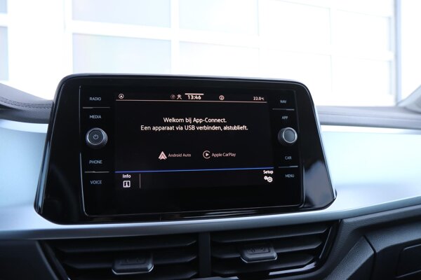 Apple Carplay/Android Auto Apple Carplay/Android Auto