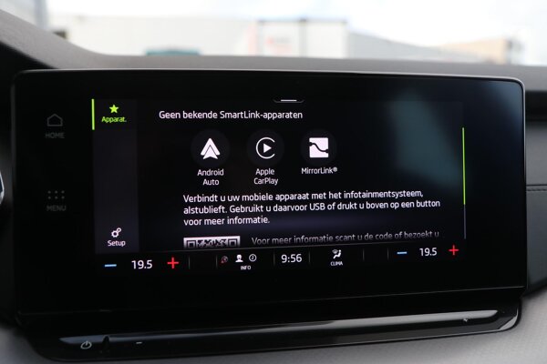 Apple Carplay/Android Auto Apple Carplay/Android Auto