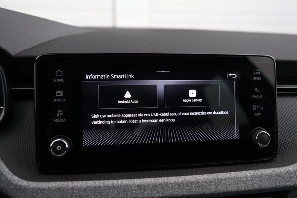 Apple Carplay/Android Auto Apple Carplay/Android Auto