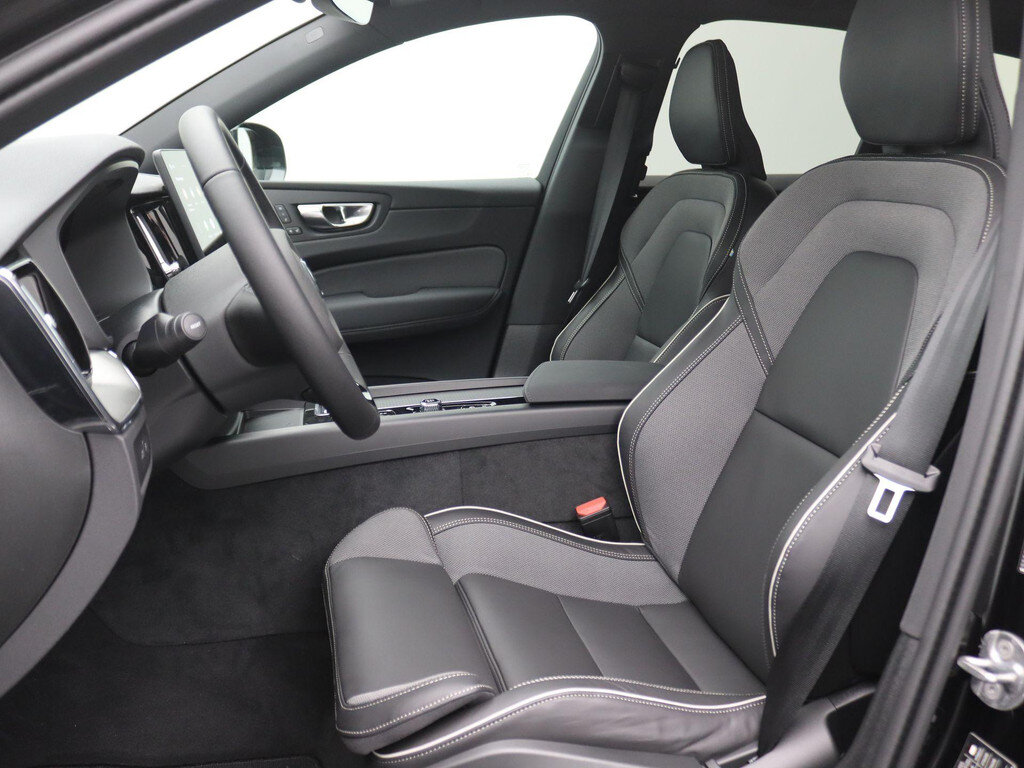 Volvo XC60 2.0 T6 Plug-in hybrid AWD Plus Black Edition Pano-Schuifdak, Tre - Bild 5