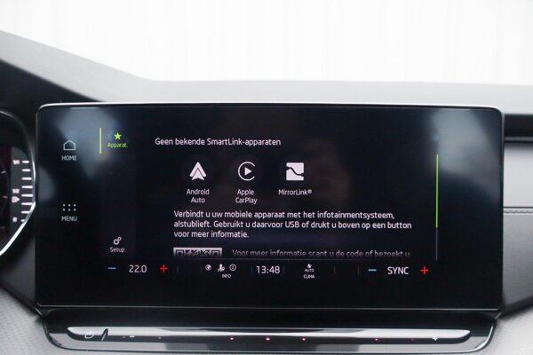 Apple Carplay/Android Auto Apple Carplay/Android Auto