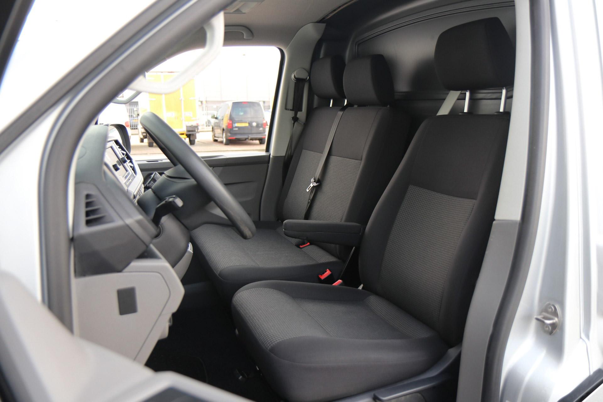 Volkswagen Transporter 2.0 TDI 90pk L2H1 28 - Afbeelding 4