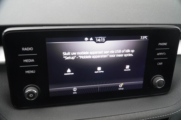 Apple Carplay/Android Auto Apple Carplay/Android Auto