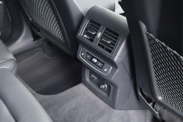 voorstoelen en achterbank verwarmd