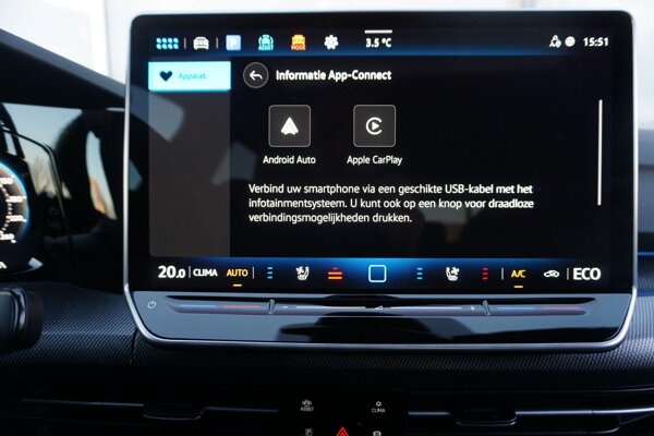 Apple Carplay/Android Auto Apple Carplay/Android Auto
