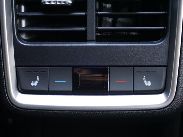 voorstoelen en achterbank verwarmd