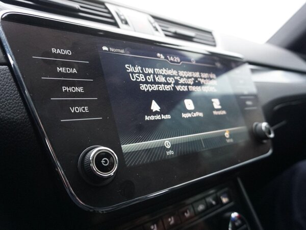Apple Carplay/Android Auto