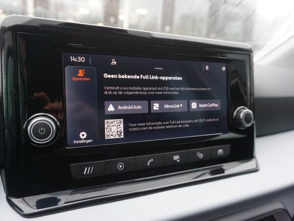 Apple Carplay/Android Auto Apple Carplay/Android Auto