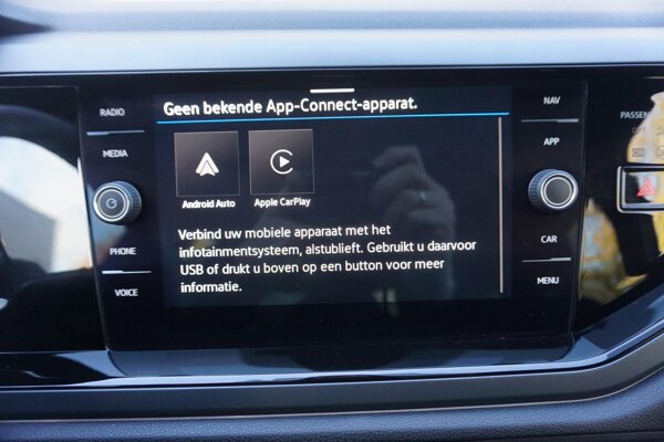 Apple Carplay/Android Auto Apple Carplay/Android Auto