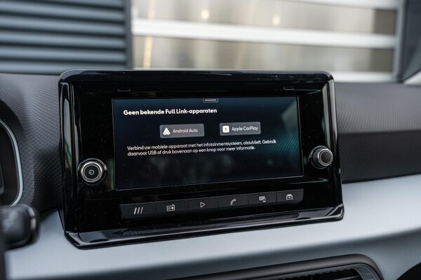 Apple Carplay/Android Auto Apple Carplay/Android Auto