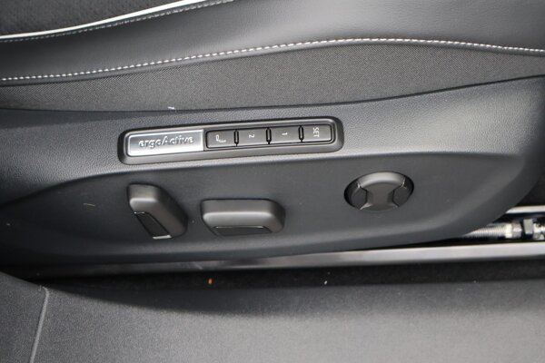 voorstoelen met massagefunctie en geventileerd