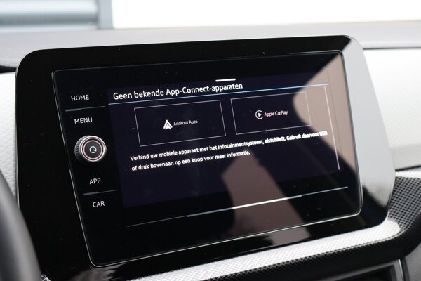 Apple Carplay/Android Auto Apple Carplay/Android Auto