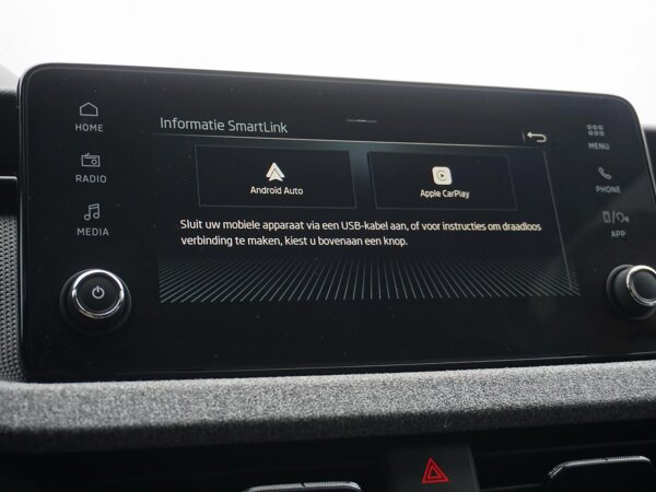 Apple Carplay/Android Auto Apple Carplay/Android Auto