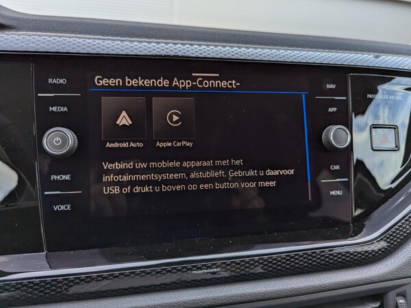 Apple Carplay/Android Auto Apple Carplay/Android Auto