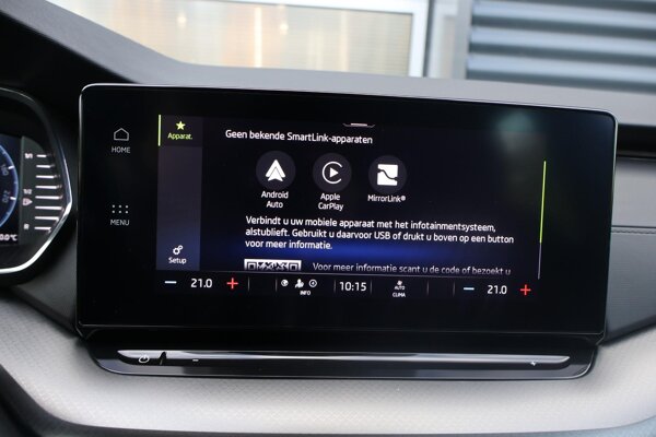 Apple Carplay/Android Auto Apple Carplay/Android Auto