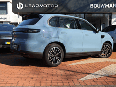 Leapmotor B10 EV 56,2 kWh 218PK Life Pro, Rijklaarprijs | NIEUW | Panoramadak | Navigatie | Camera | Adaptieve Cruise Control - Afbeelding 4