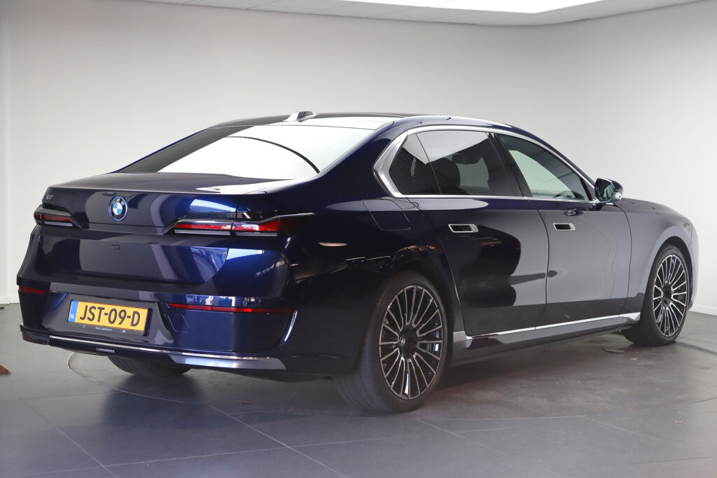 BMW i7 4