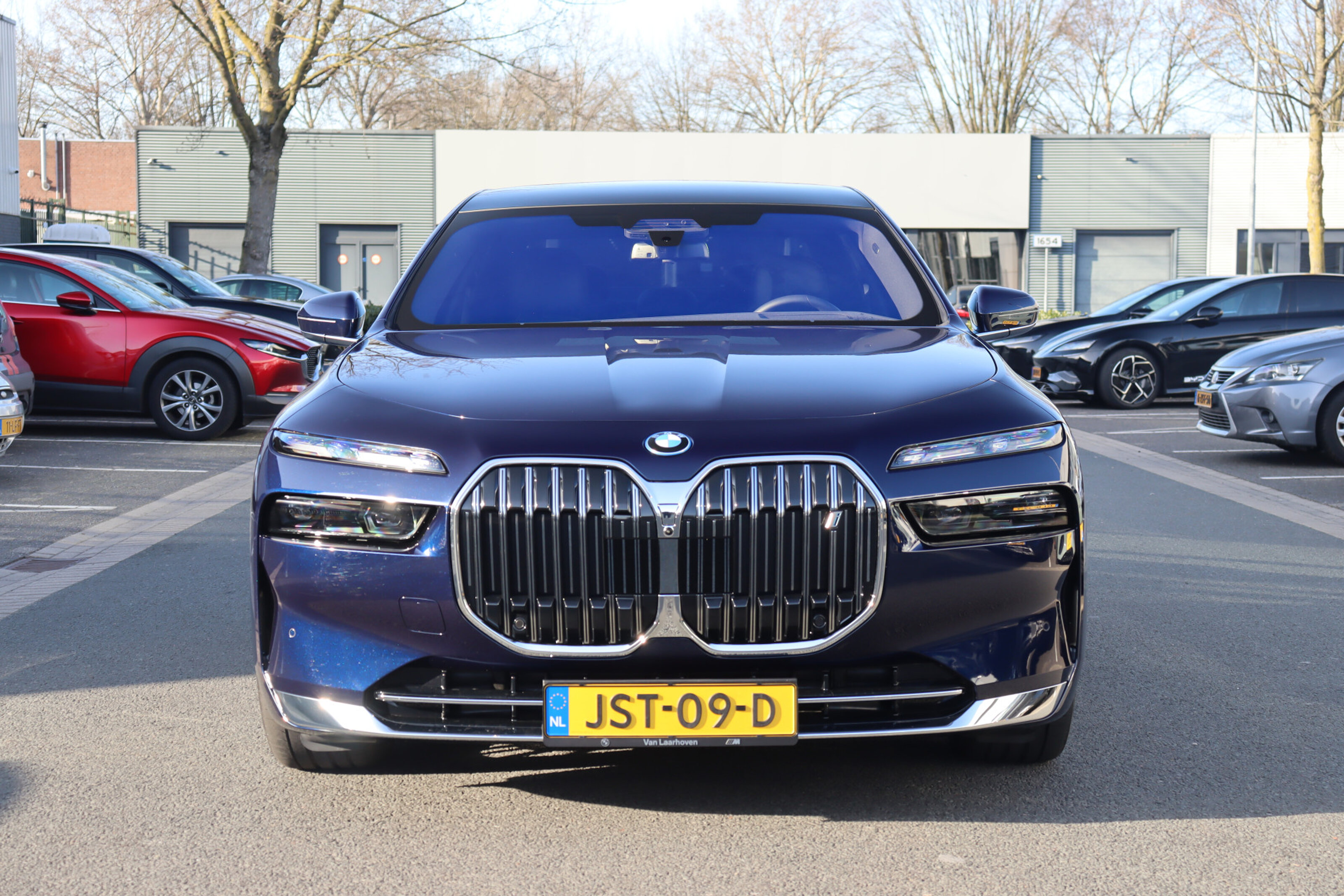 BMW i7 7