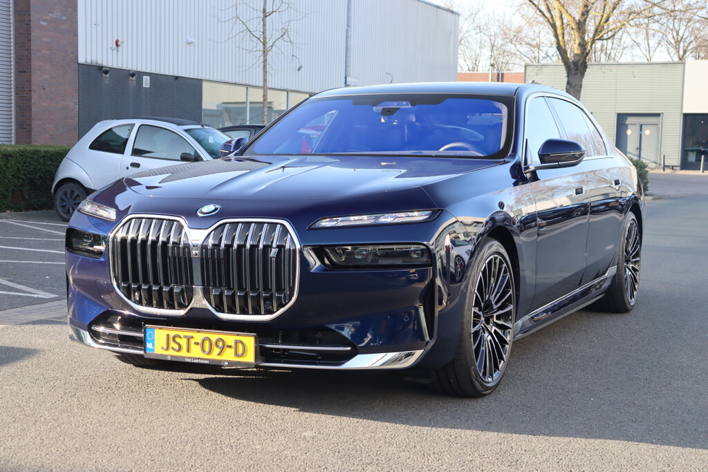BMW i7 8
