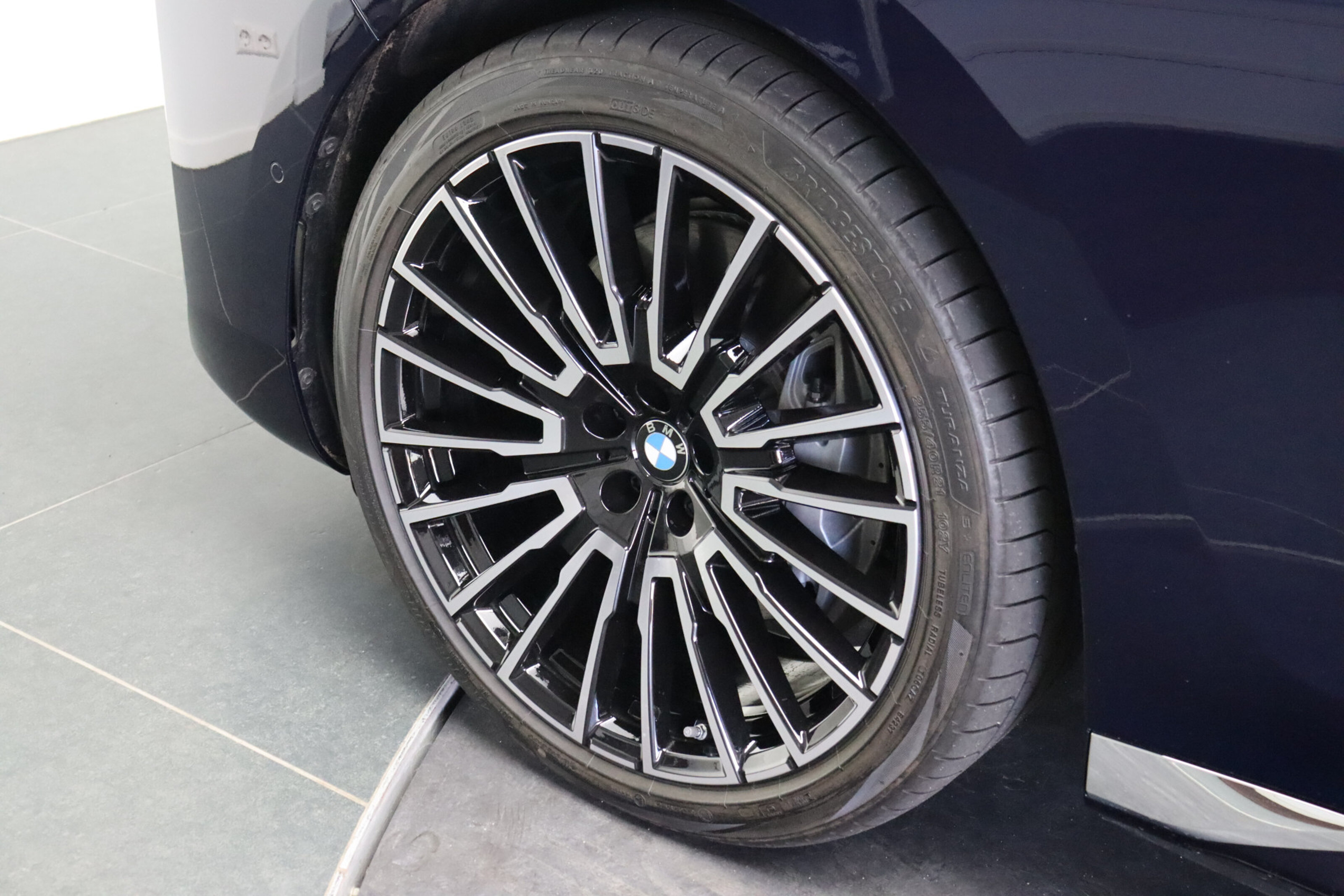 BMW i7 9