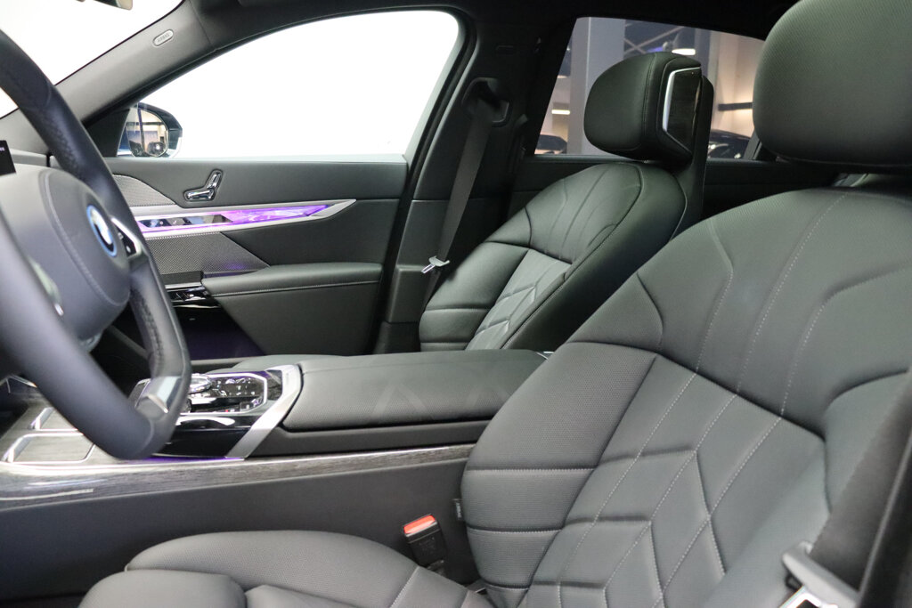 BMW i7 15