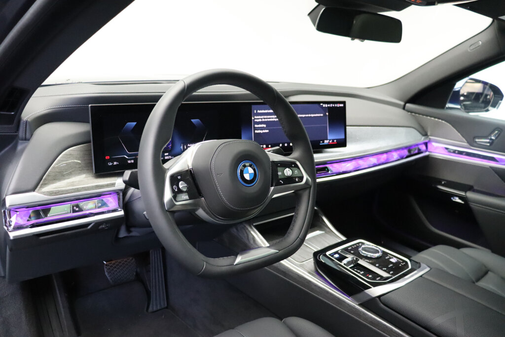 BMW i7 16