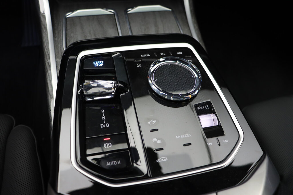 BMW i7 21