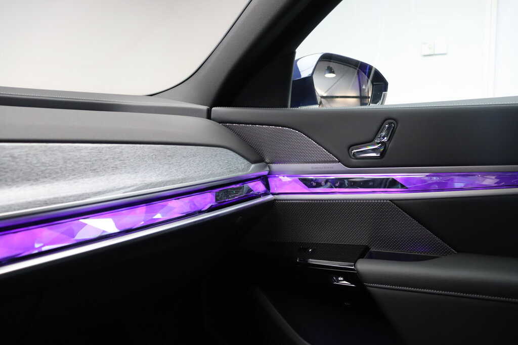 BMW i7 24