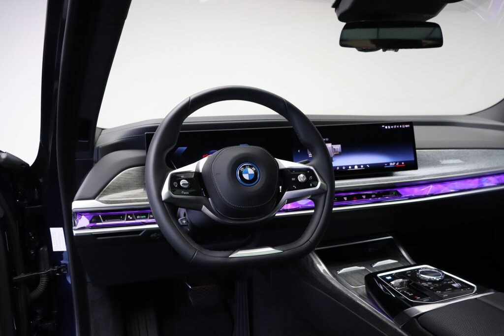 BMW i7 28