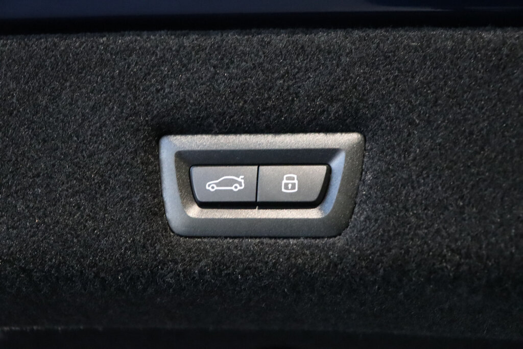 BMW i7 30