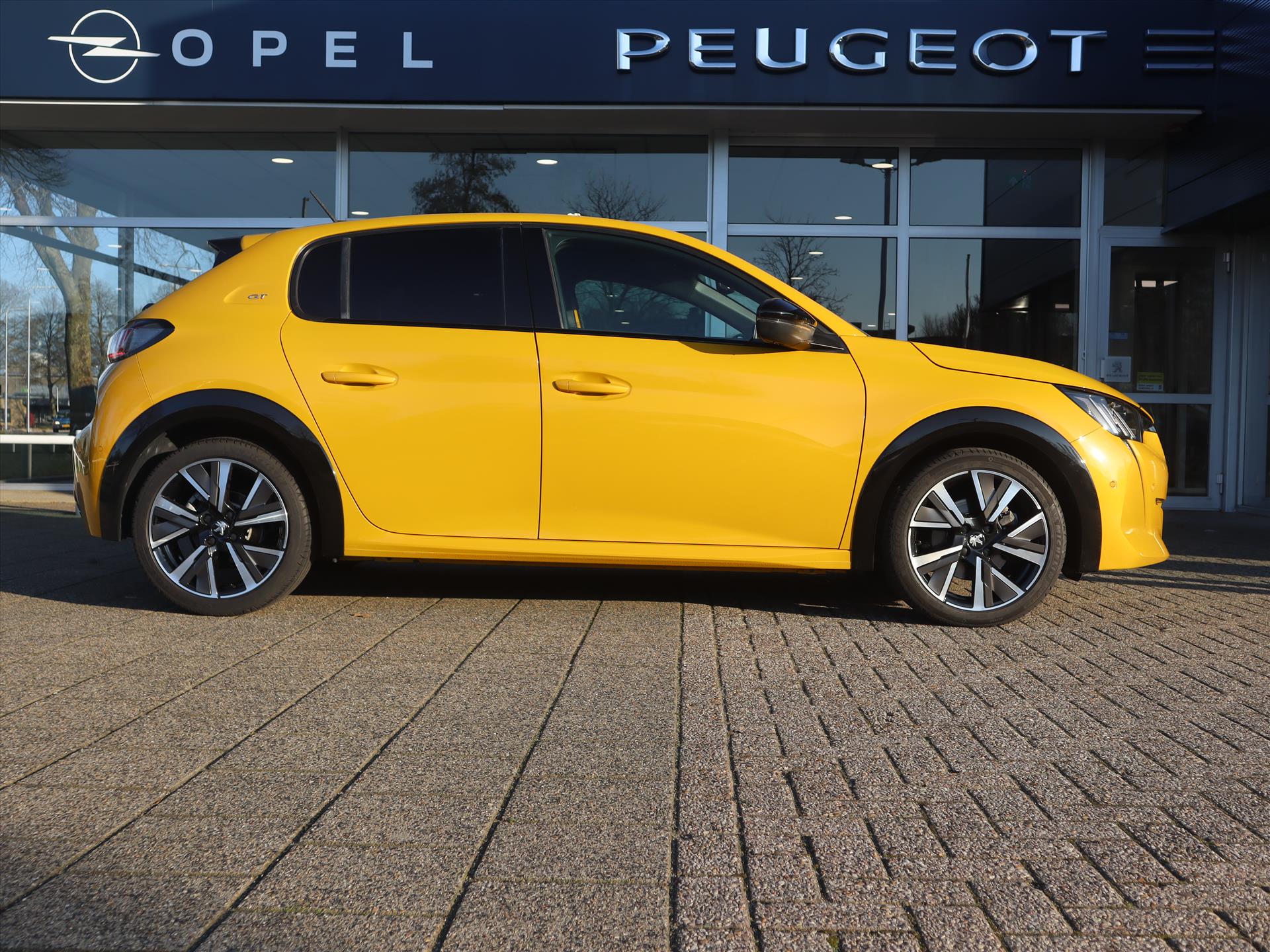 Peugeot 208 GT-Pack PureTech 100PK H6, Rijklaarprijs, Panoramadak Navigatie Adaptieve Cruise Control Stoelverwarming - Afbeelding 3