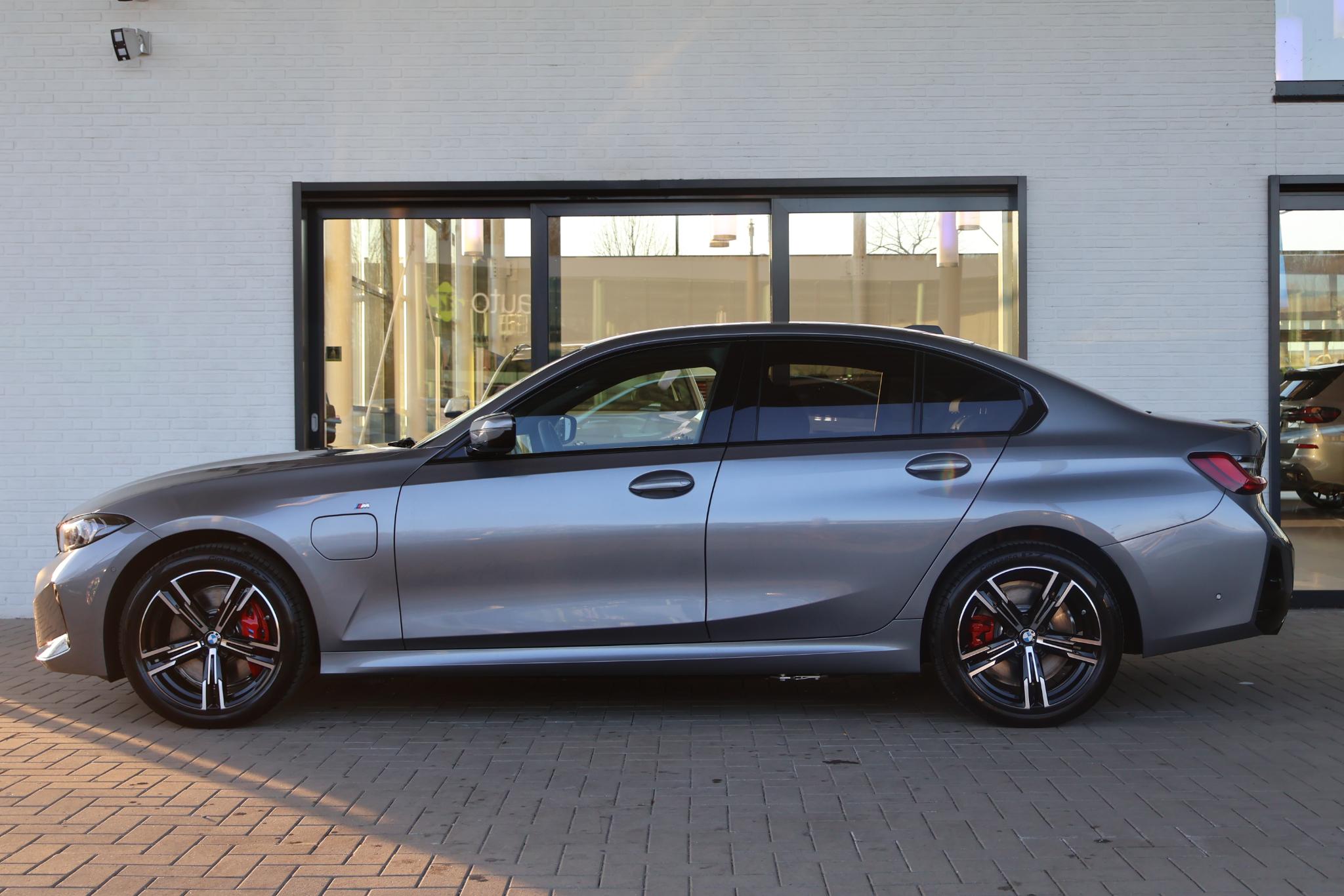 BMW 3 Serie 330e Sedan - Afbeelding 5