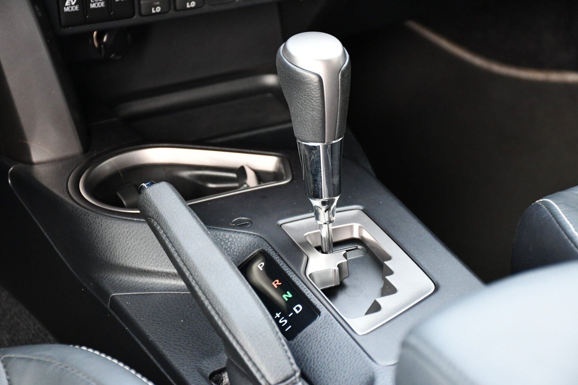 Toyota RAV4 2.5 Hybrid AWD Executive Business Automaat 197pk - Afbeelding 4