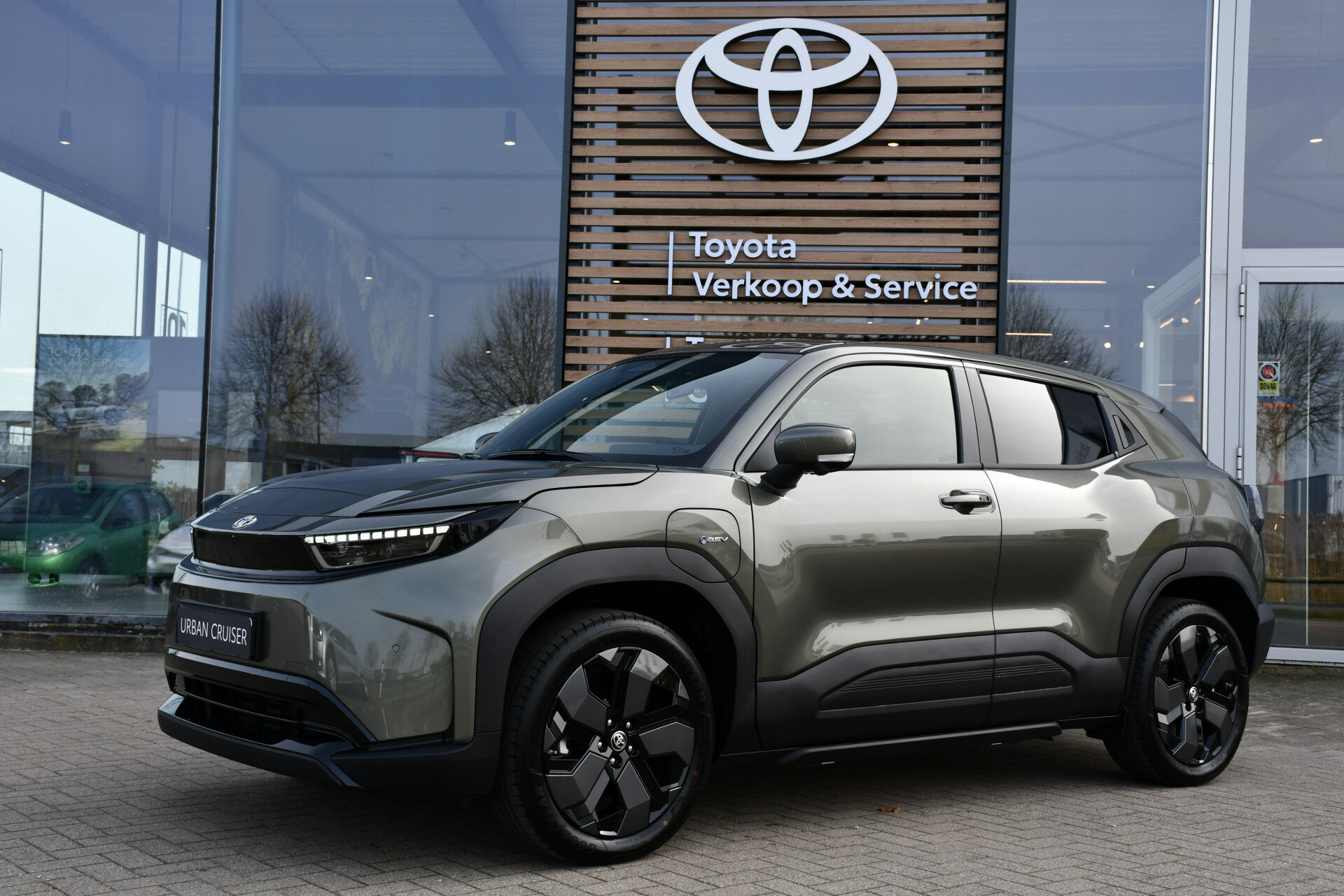 Toyota Urban Cruiser Executive 61 kWh Automaat 174pk