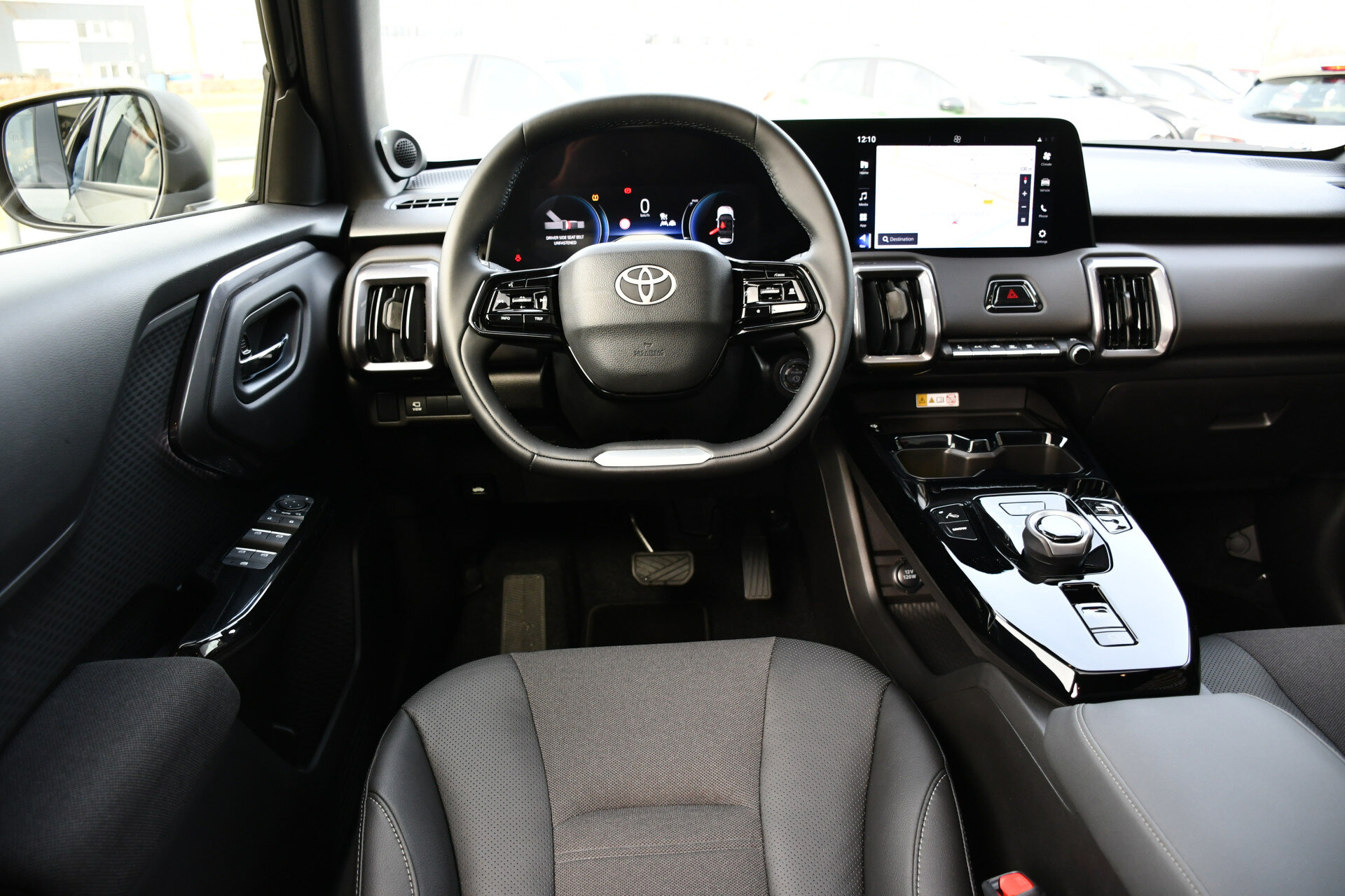 Toyota Urban Cruiser Executive 61 kWh Automaat 174pk - Afbeelding 2