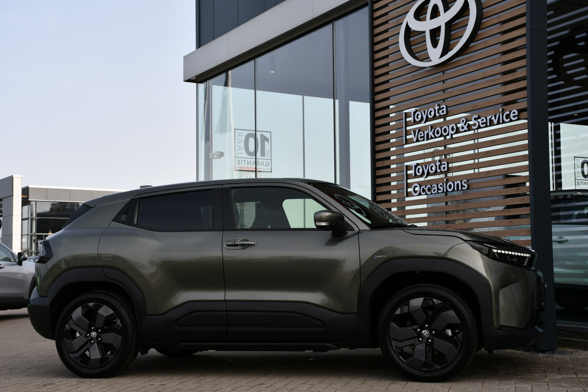 Toyota Urban Cruiser Executive 61 kWh Automaat 174pk - Afbeelding 3