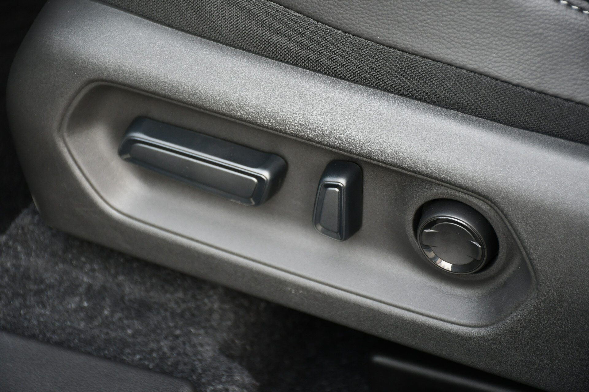 Toyota Urban Cruiser Executive 61 kWh Automaat 174pk - Afbeelding 4