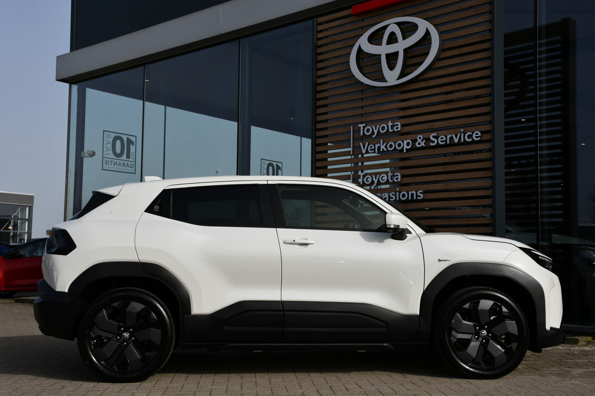 Toyota Urban Cruiser Executive 61 kWh Automaat 174pk - Afbeelding 3